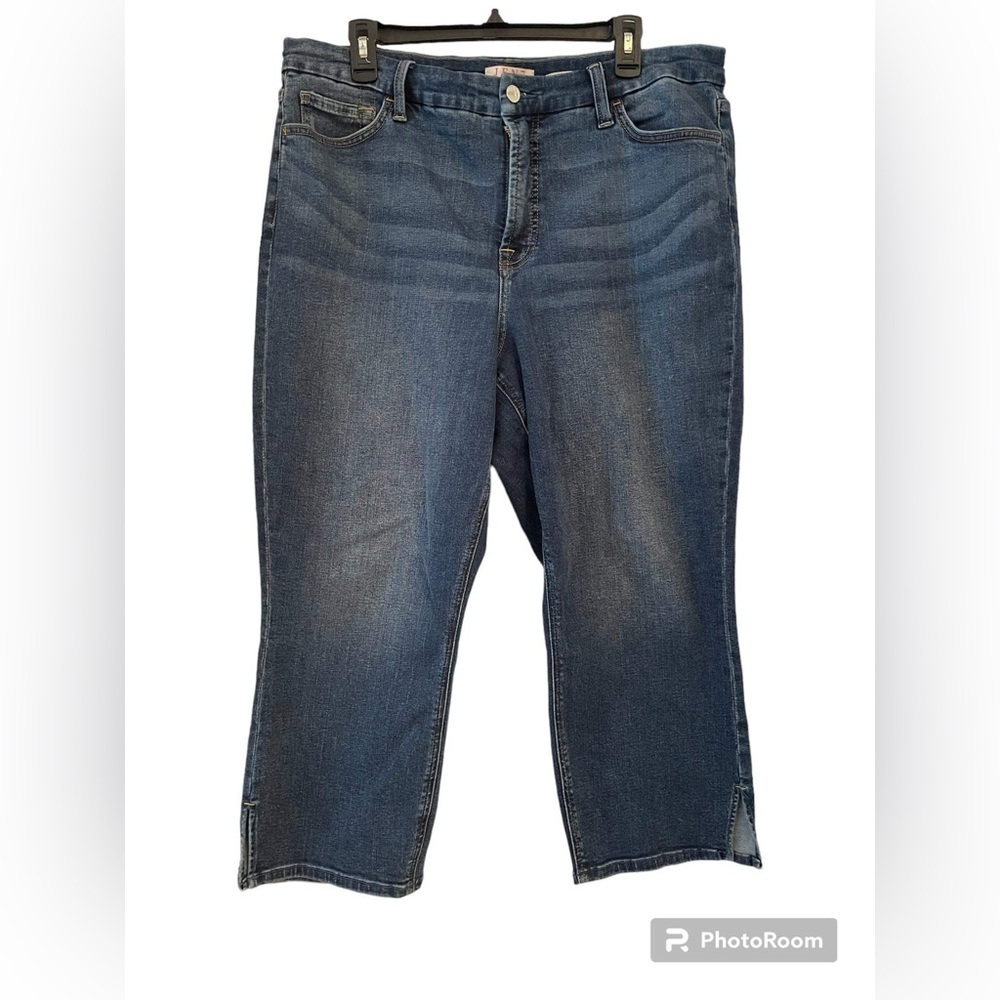 Cropped women’s jeans 7 for all mankind. Size16